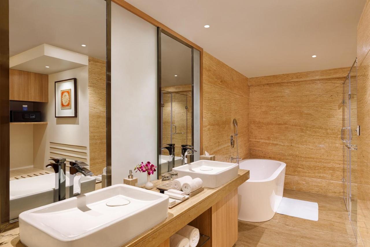 Bellevue Sarovar Premiere Junagadh Ngoại thất bức ảnh