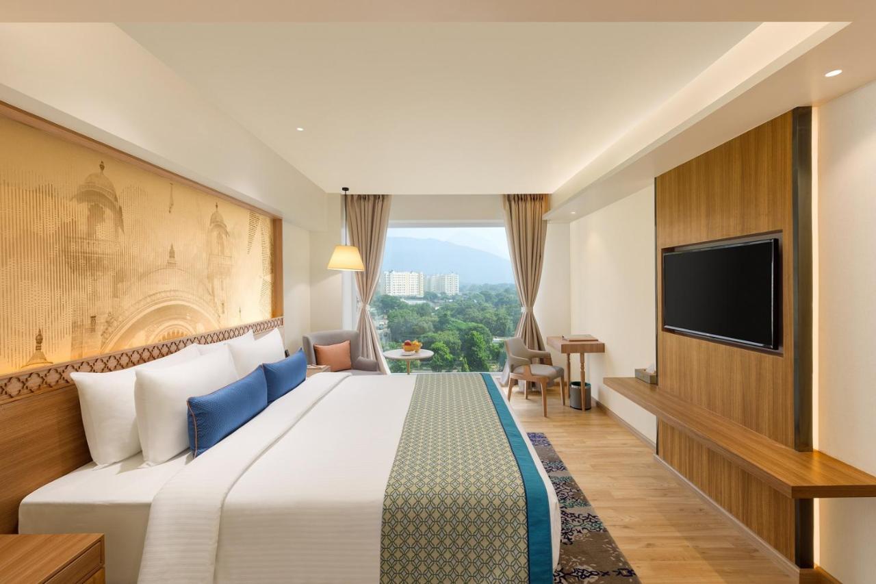 Bellevue Sarovar Premiere Junagadh Ngoại thất bức ảnh