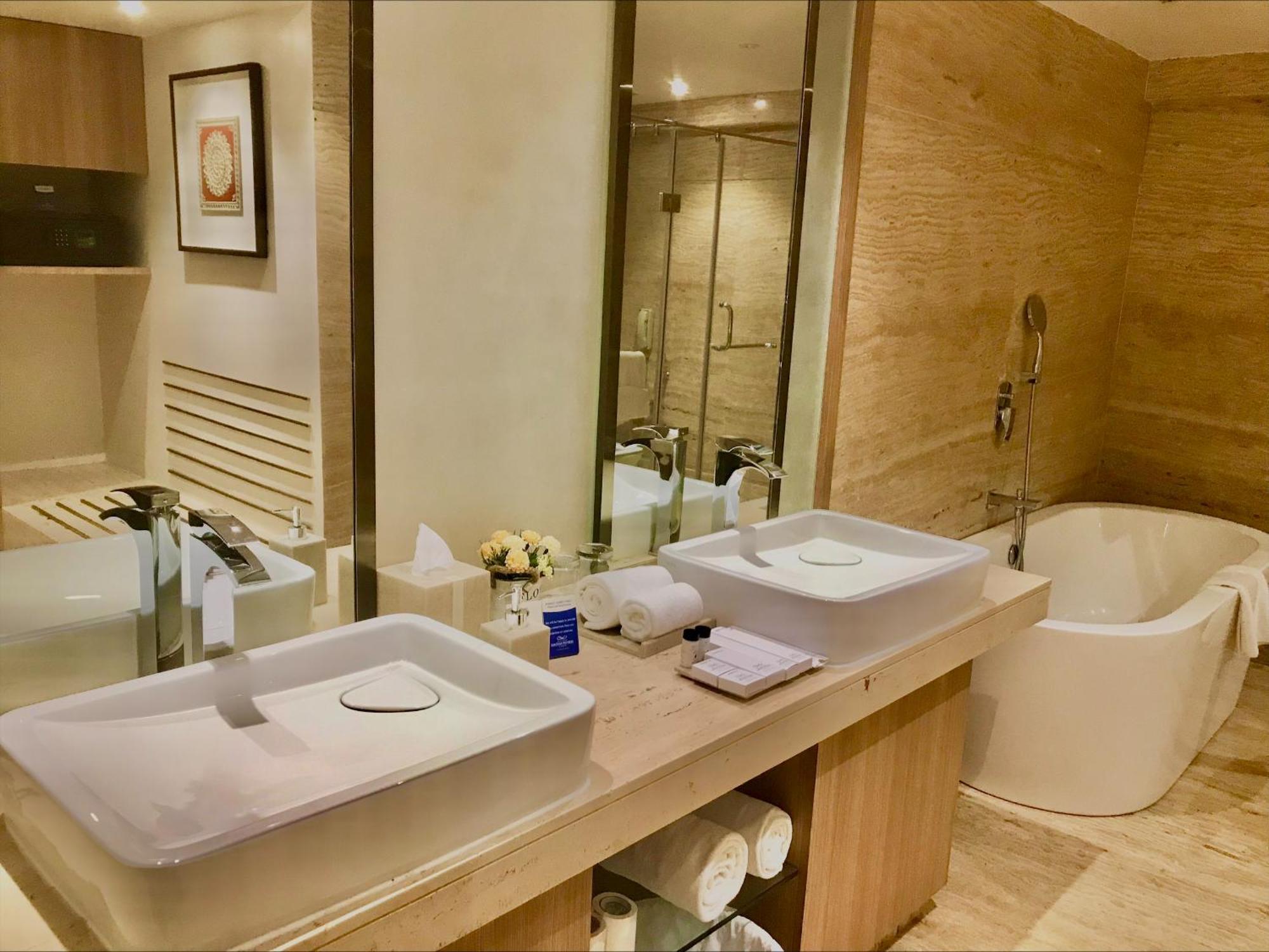 Bellevue Sarovar Premiere Junagadh Ngoại thất bức ảnh
