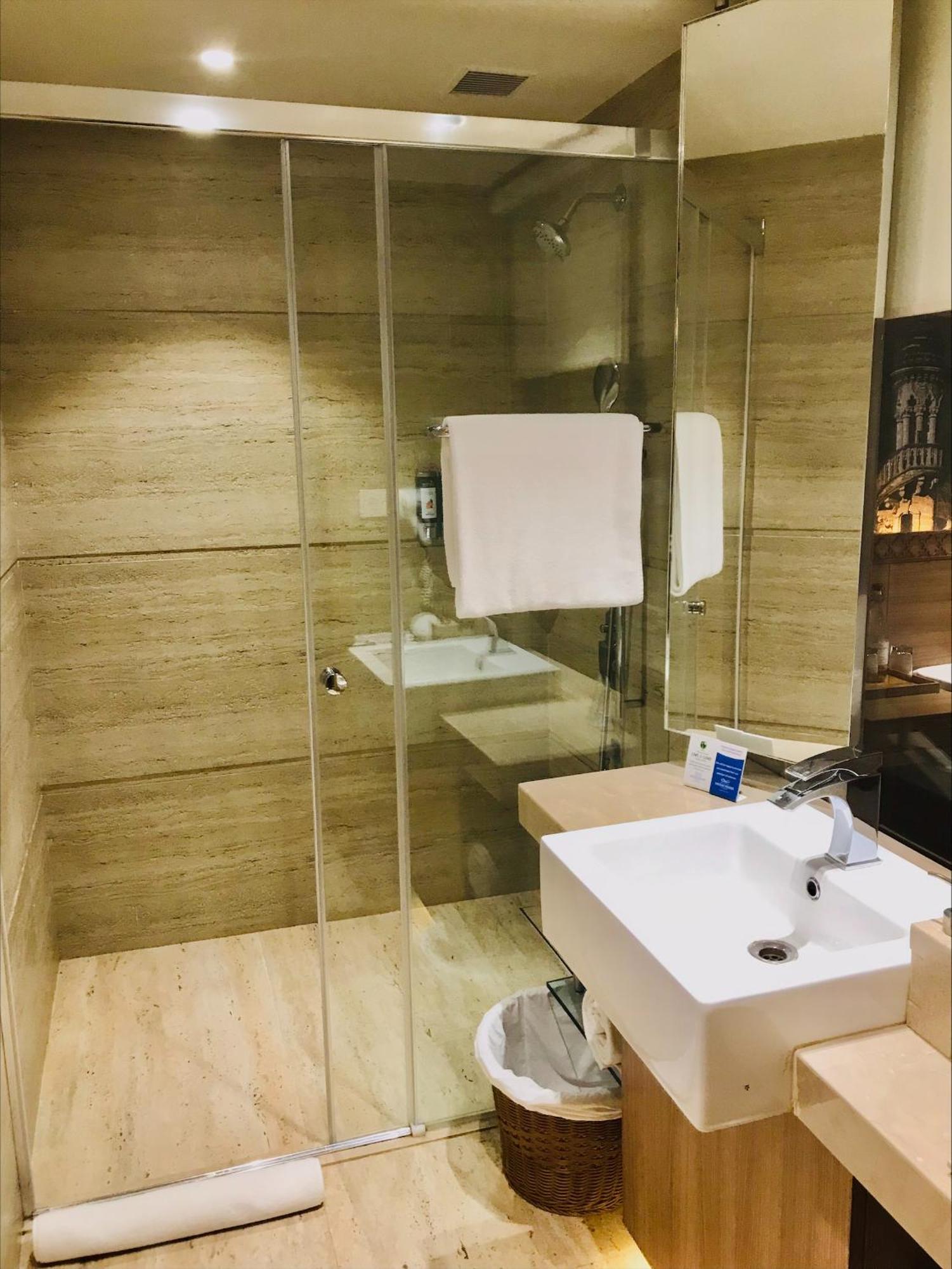 Bellevue Sarovar Premiere Junagadh Ngoại thất bức ảnh